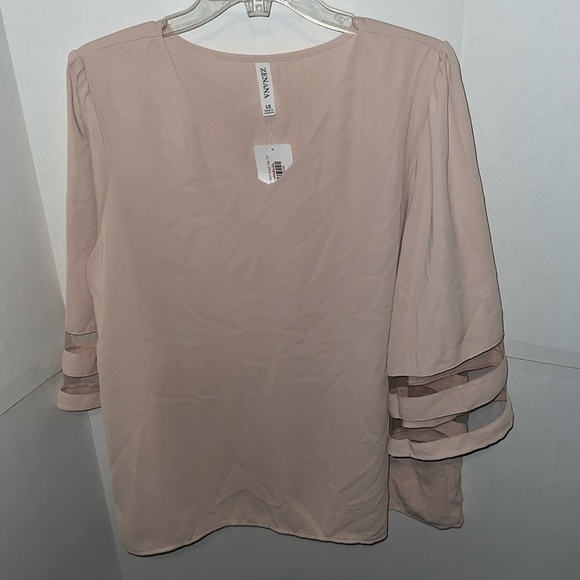 Zenana Outfitters Tops - NWT Zenana bell sleeve top